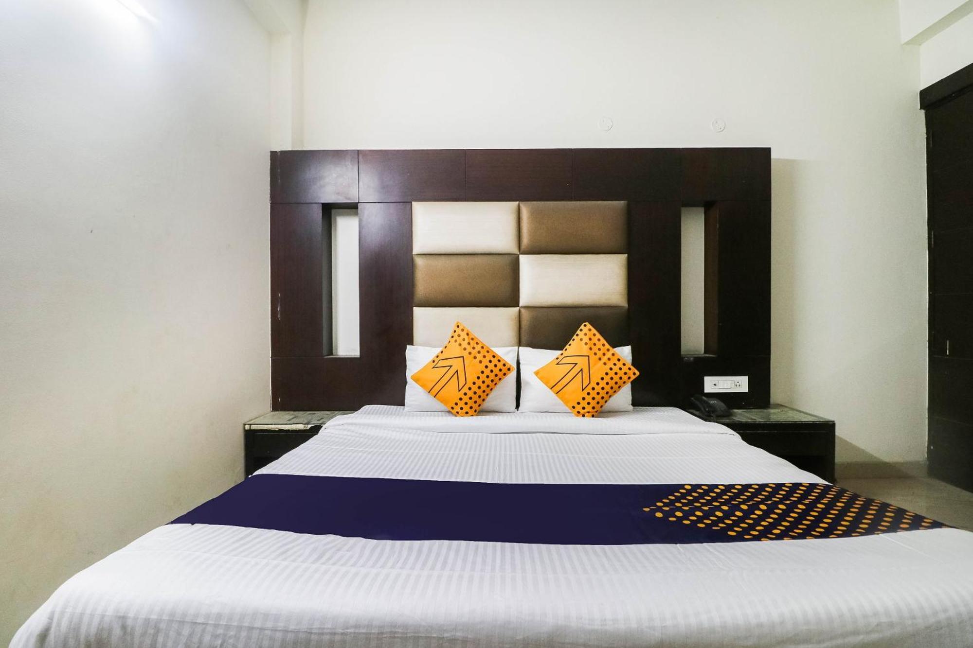 Spot On Hotel Grace Near Star Mall Gurgaon Extérieur photo